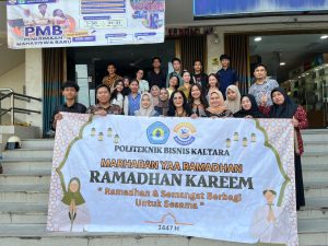 Poltekbiskal Bagikan Takjil dalam Rangka Menyambut Ramadan